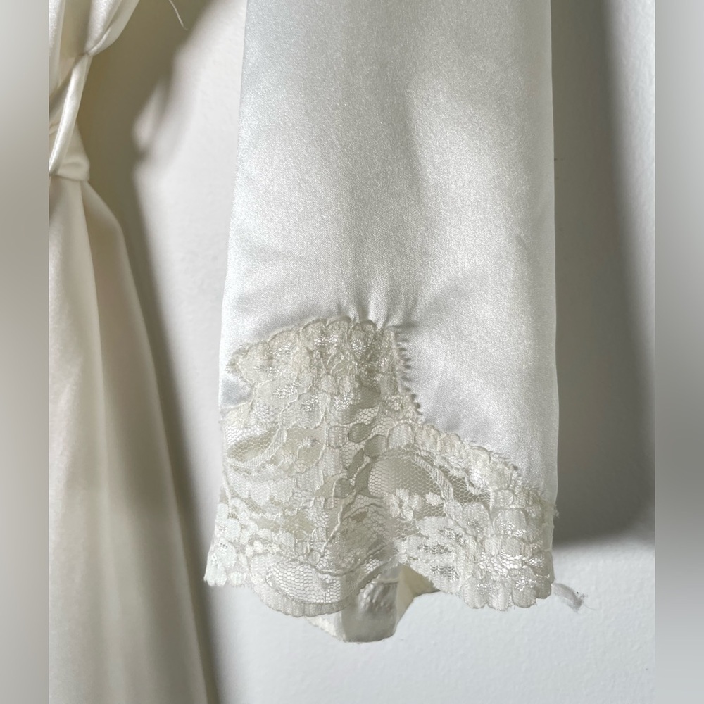 VTG Victorias Secret‎ Silky Sequin Lace Robe Satin Ivory Gold Label Bridal Y2K - Picture 5 of 11